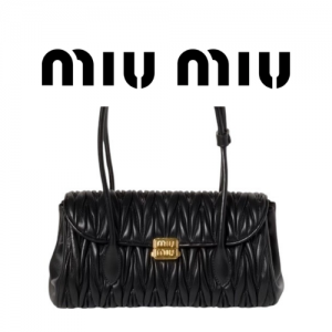 MIU MIU 바케트 마테라쎄 가죽 숄더 백