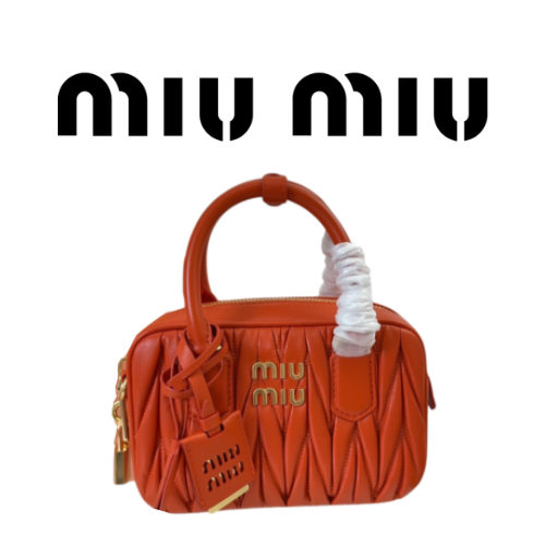 MIU MIU 아르카디 마테라쎄 나파 가죽 스몰 가방
