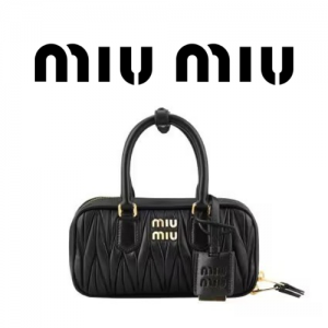 MIU MIU 아르카디 마테라쎄 가죽 미니 백