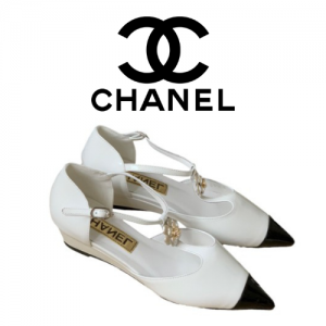 CHANEL 크루즈 포인티드 토 카멜리아 웨지 샌들
