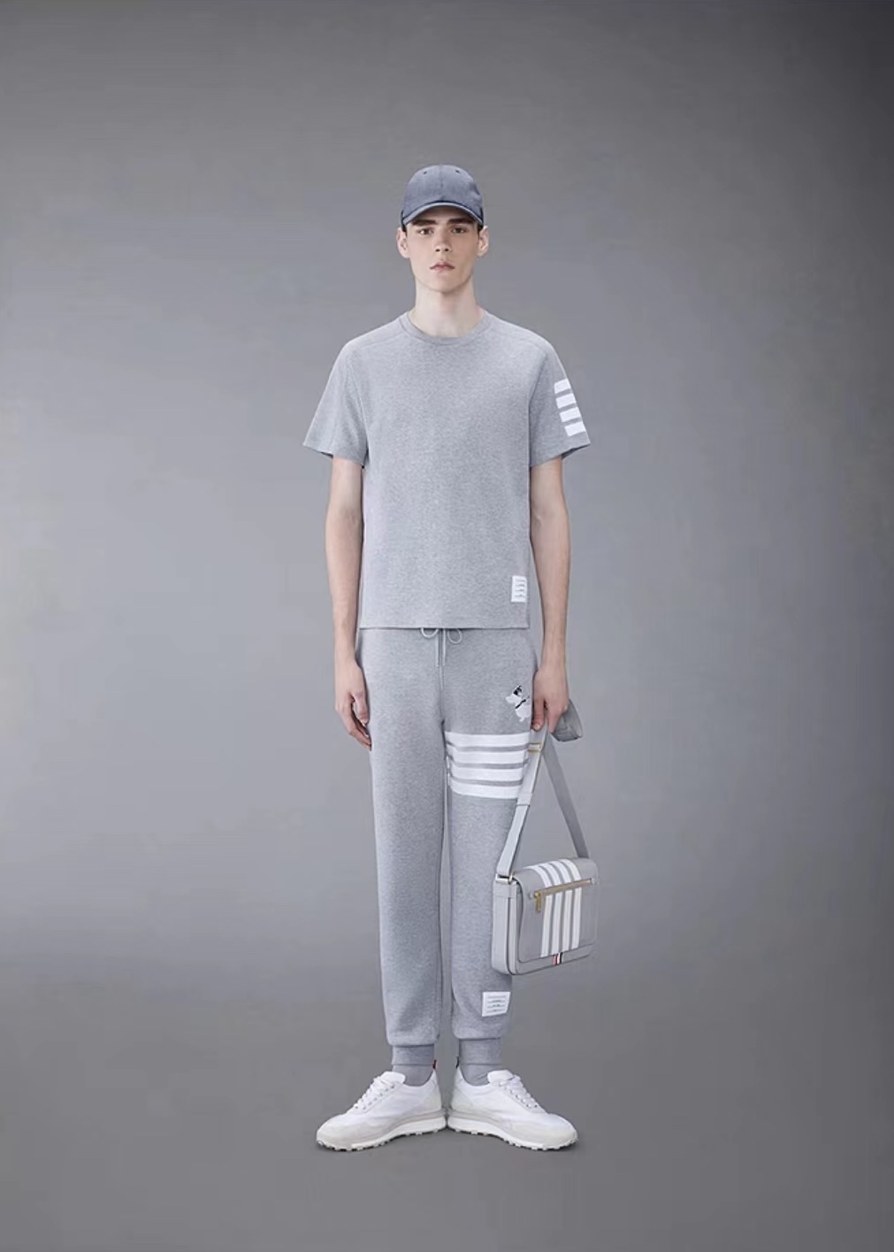 [남여공용] THOM BROWNE 4bar 코튼 쇼트 슬리브 티셔츠