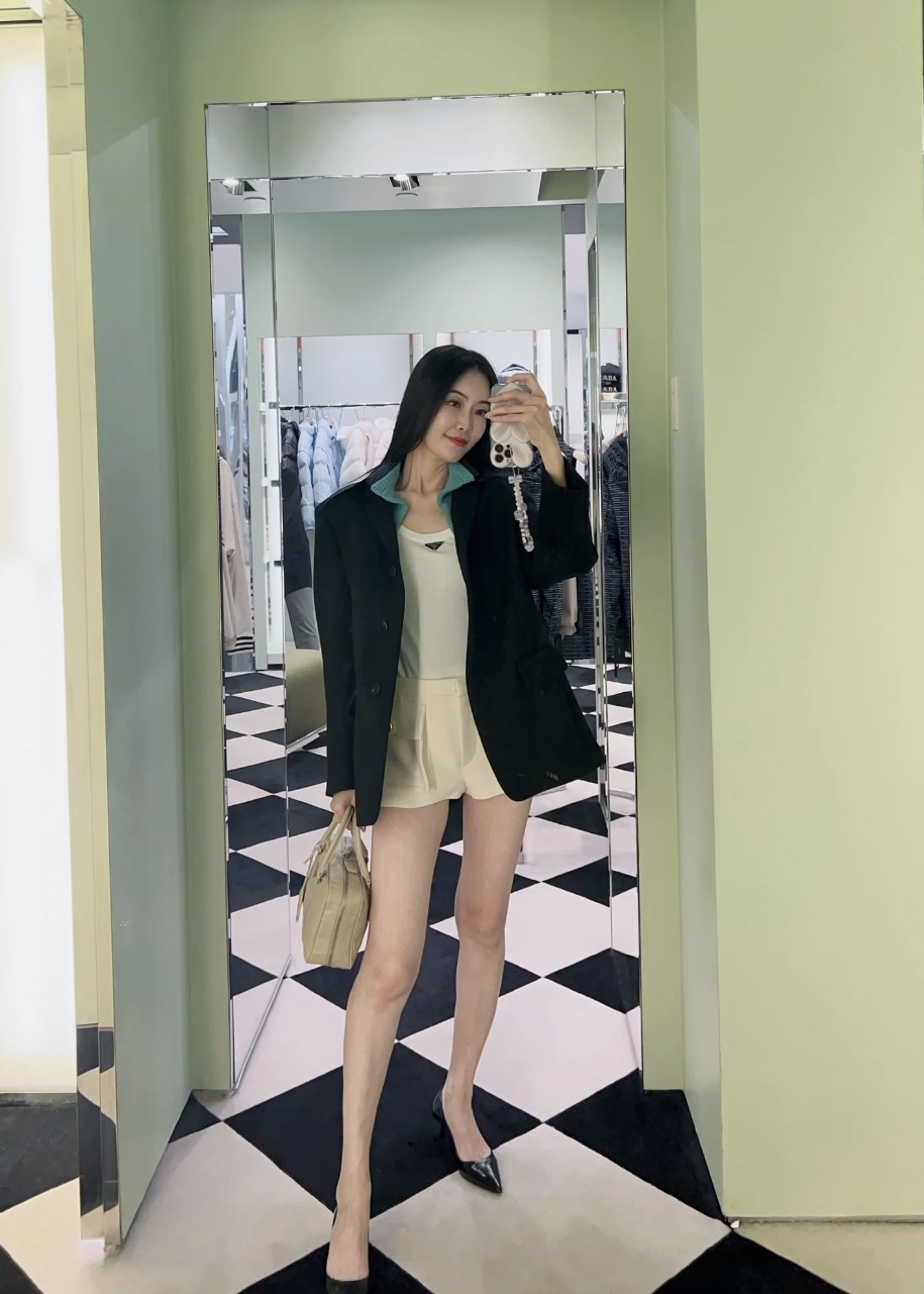 [WOMEN] PRADA 메탈 트라이앵글 코튼 베스트 탑