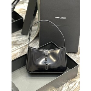 SAINT LAURENT LE 5 A 7 페이턴트 레더 숄더 백