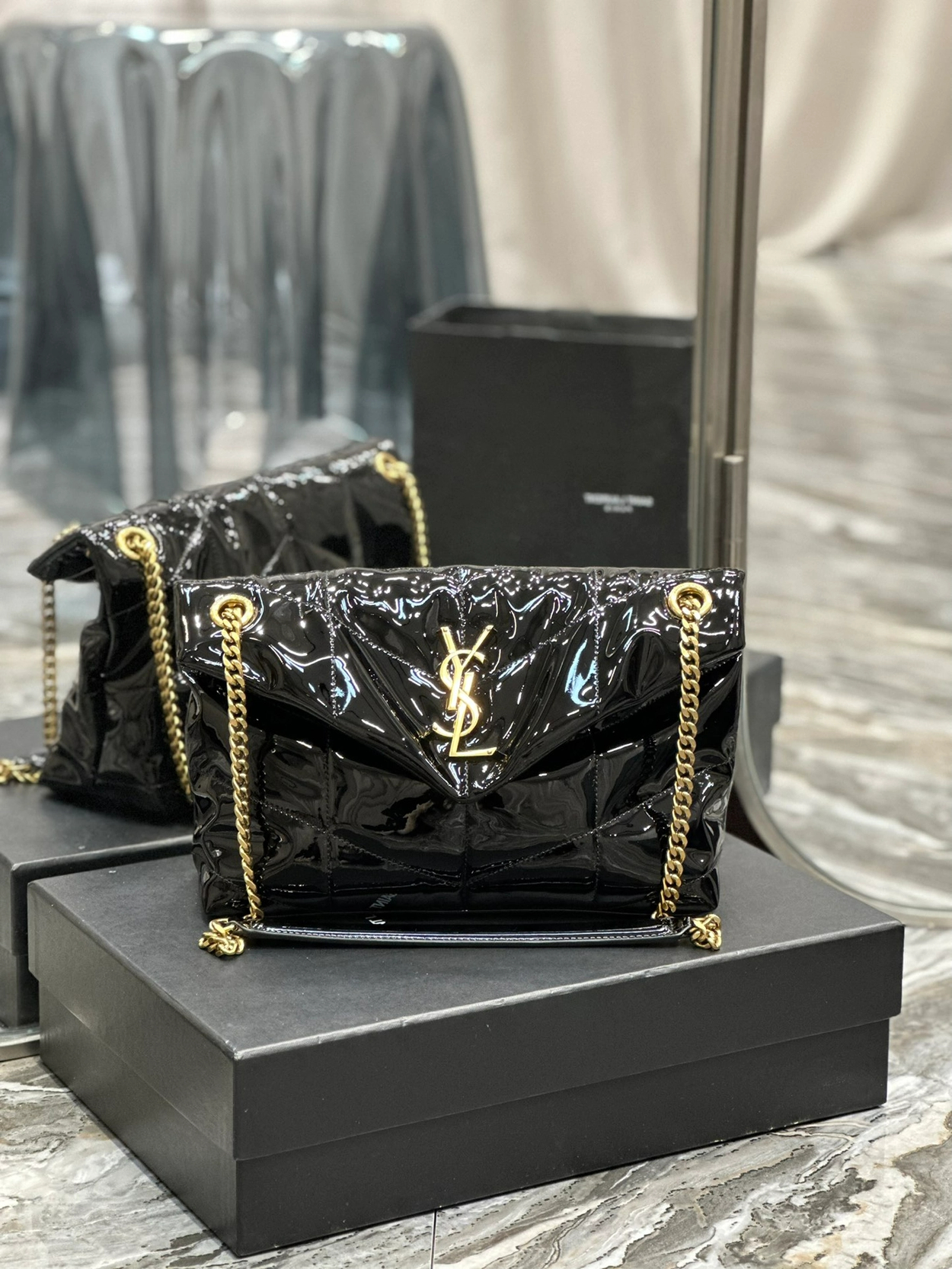 SAINT LAURENT 모노그램 PUFFER 레더 숄더 백