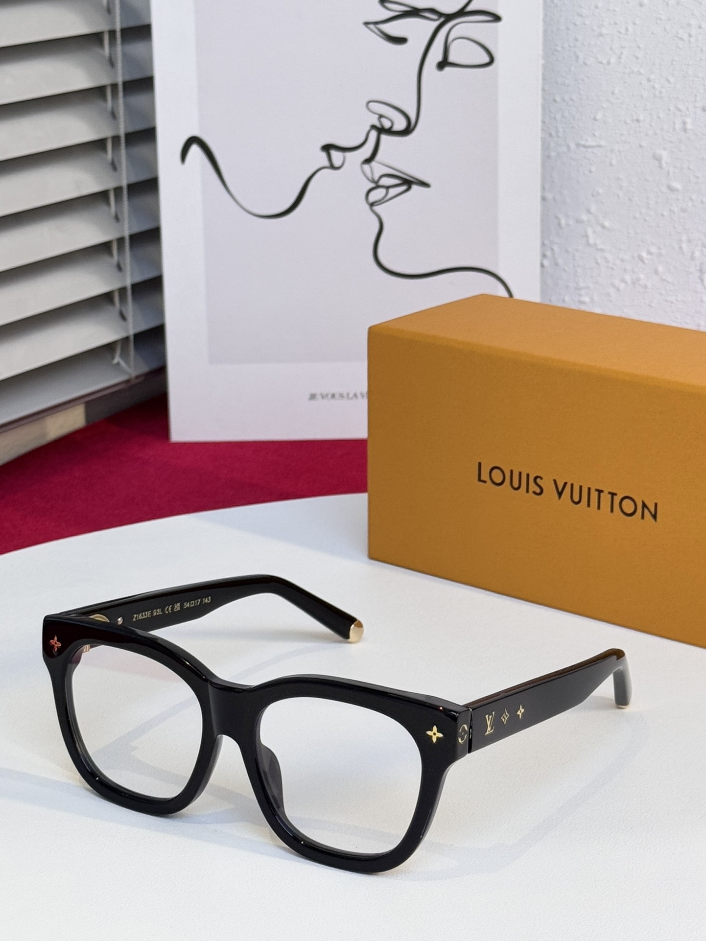 LOUIS VUITTON_Z1633E