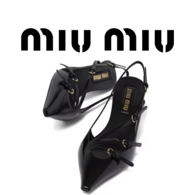 MIU MIU 버클 브러쉬드 가죽 슬링백 펌프스