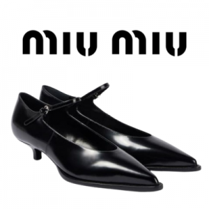 MIU MIU 브러쉬드 레더 펌프스